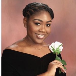 Meet your Posher, Seyhandra